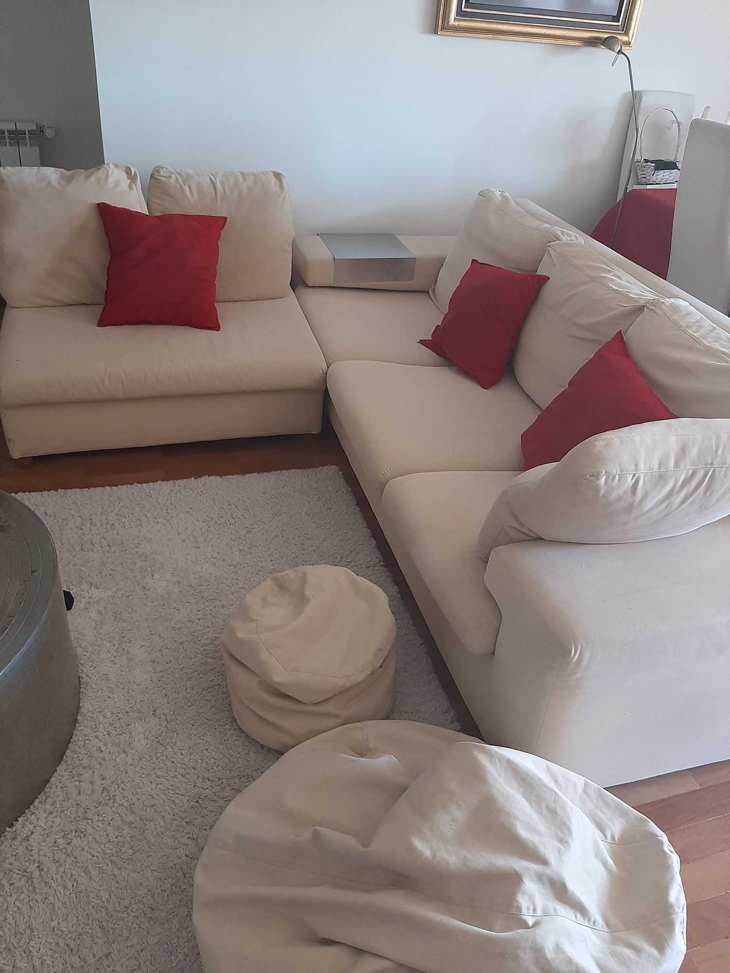 Sofá com chaise longue de plumas