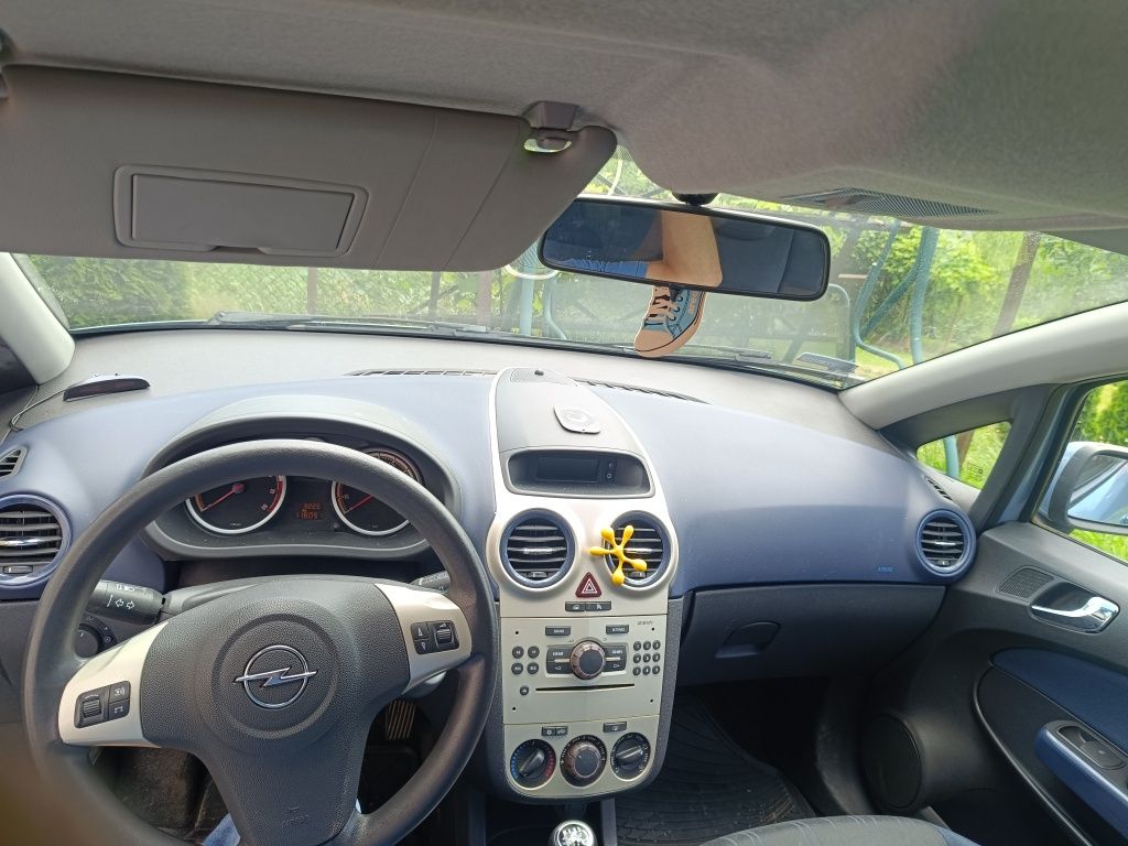 Corsa D . Przyjemne , tanie auto ;)