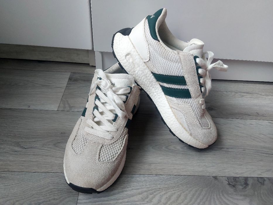 Кросівки чоловічі