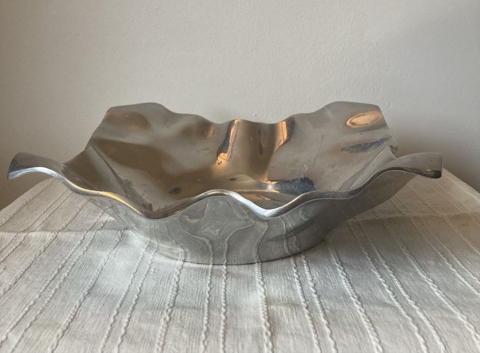 Taça decorativa moderna em estanho