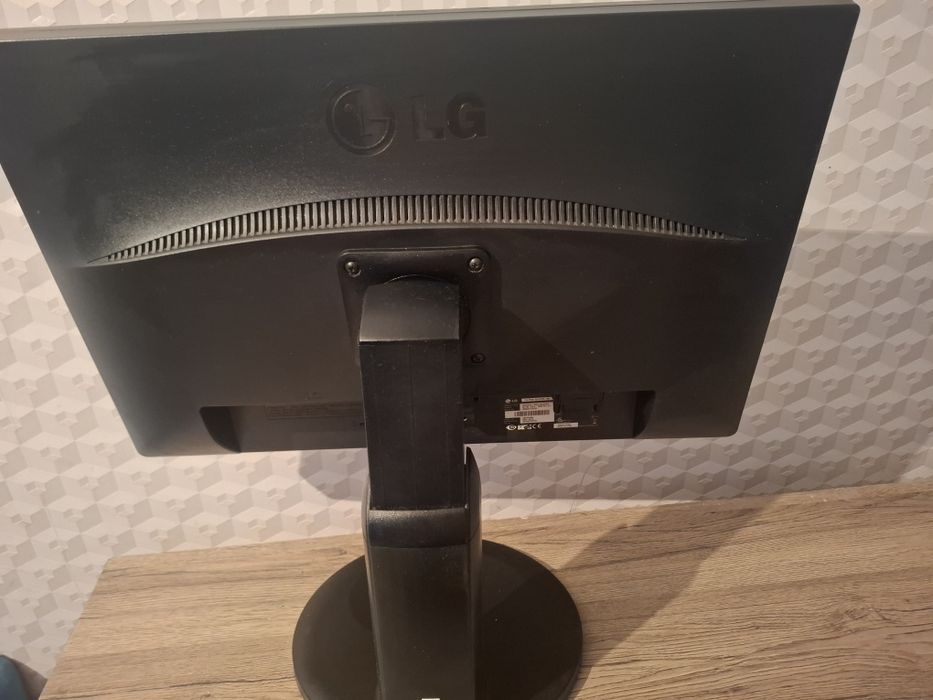 Monitor lg flatron E2210
