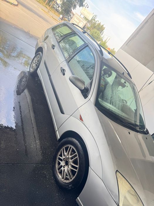 Ford focus  99 a gasolina