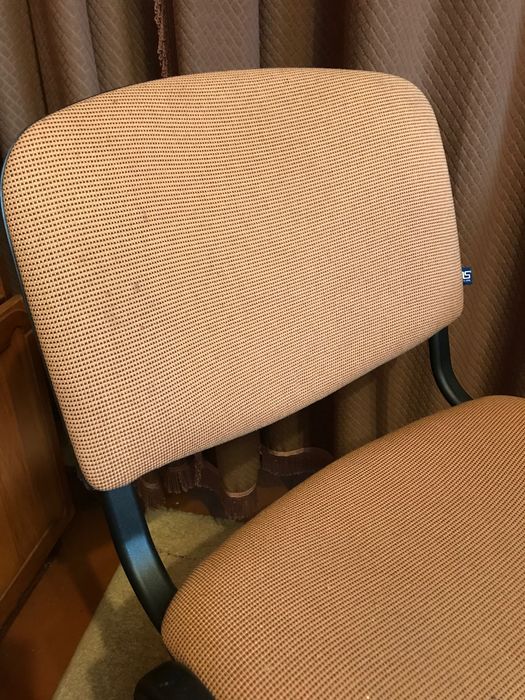 Стільці офісні з чохлами