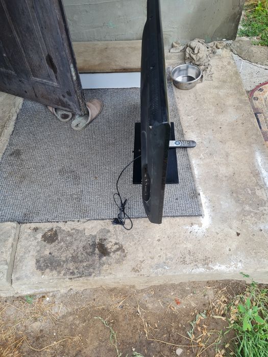 Телевізор  тошіба 40 дюймів.  В гарному робочому стані