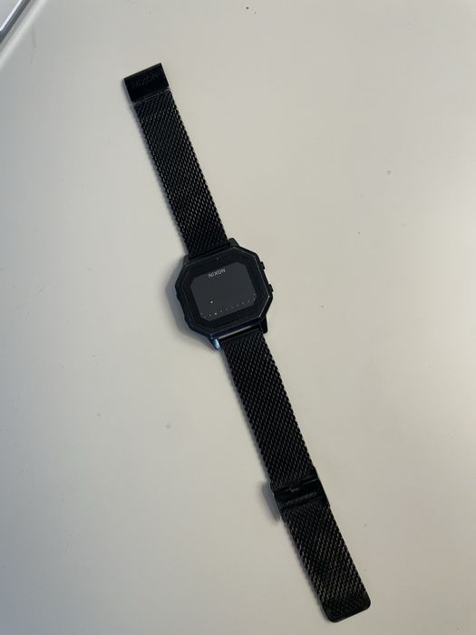 Czarny zegarek nixon