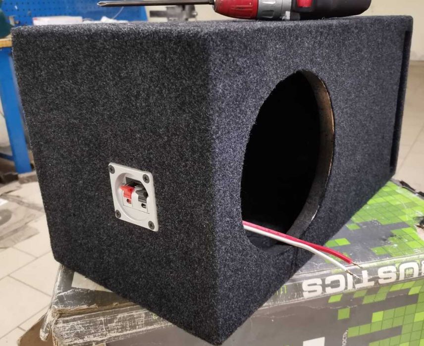 Саббуфер ALPINE и усилитель.