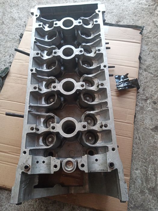 Продам ГБЦ на 406 двигатель Газель