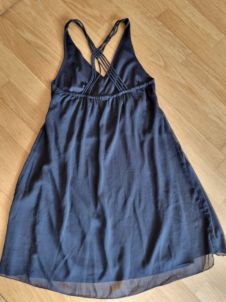 Calções, top, vestido e camisolas Zara,Pull&Bear