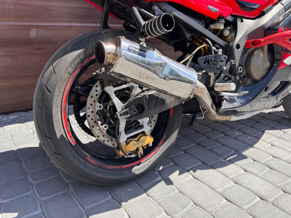 Honda CBR 600 F4i stunt