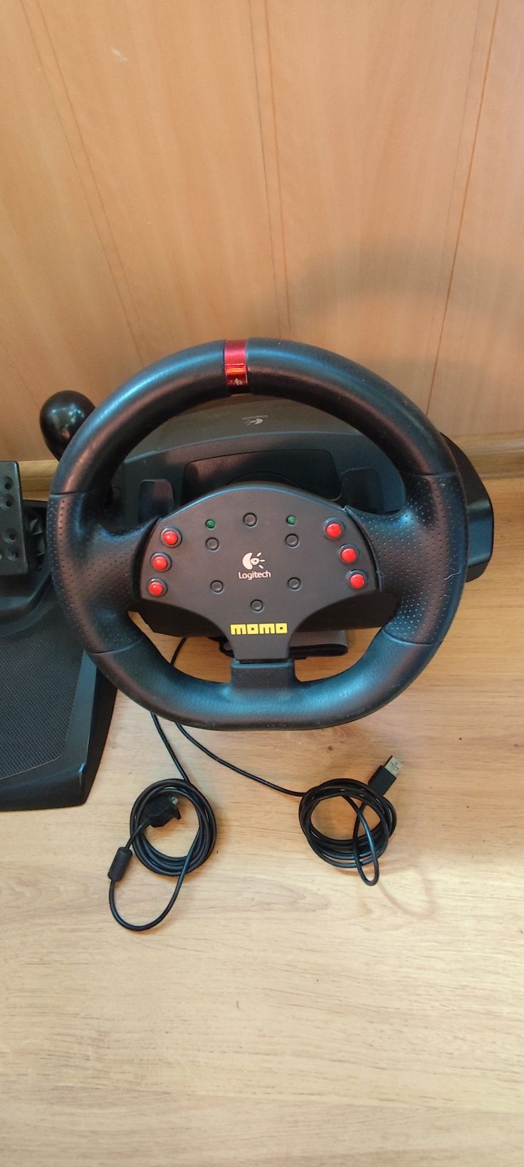 Игровой руль Logitech MOMO Racing