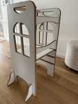 Tower Step – Pomocnik Kuchenny Montessori | Regulowany Kitchen Helper