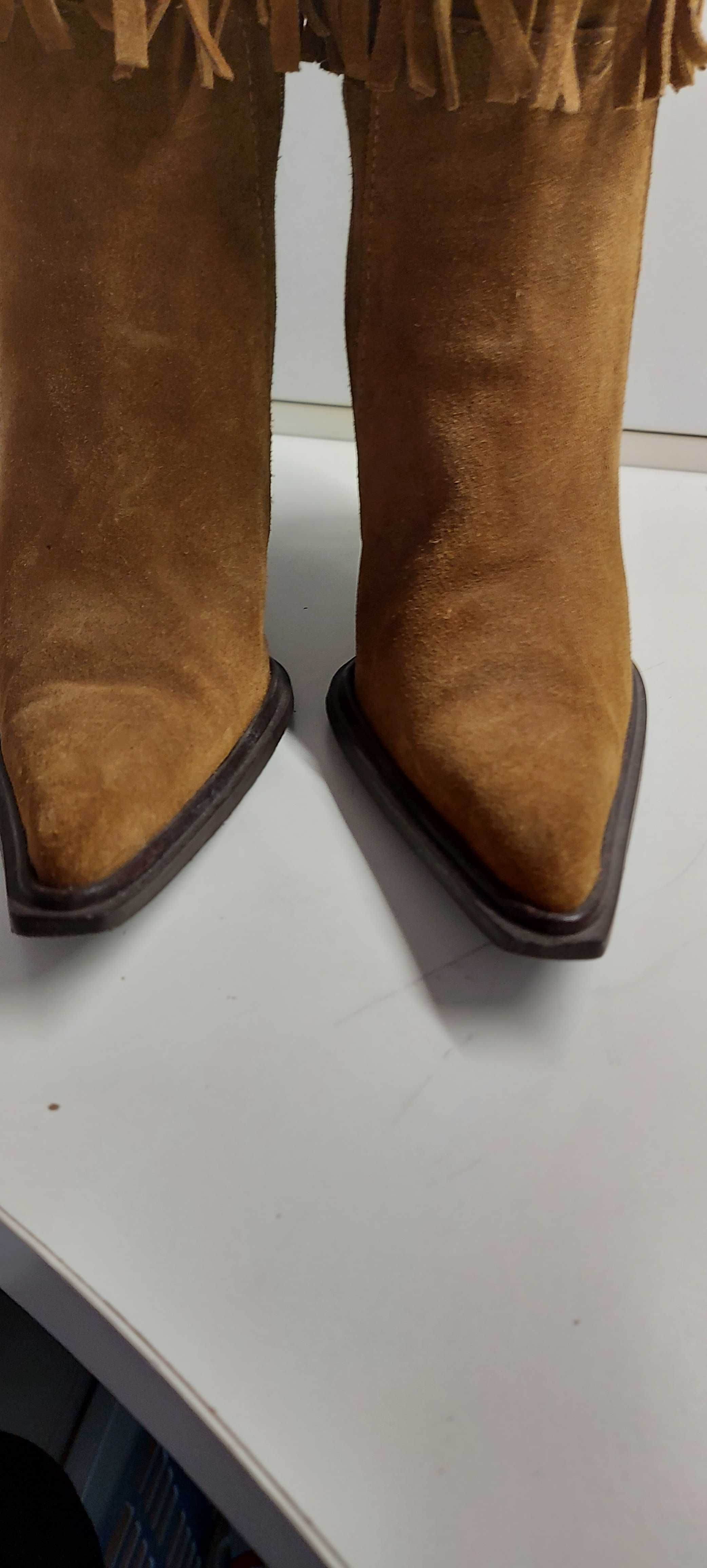 Botas em pele de camurça