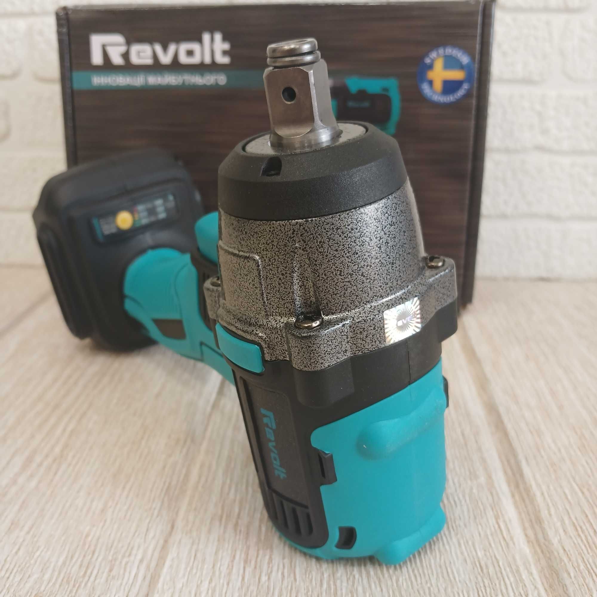 Акумуляторний гайковерт імпакт revolt tw20/350