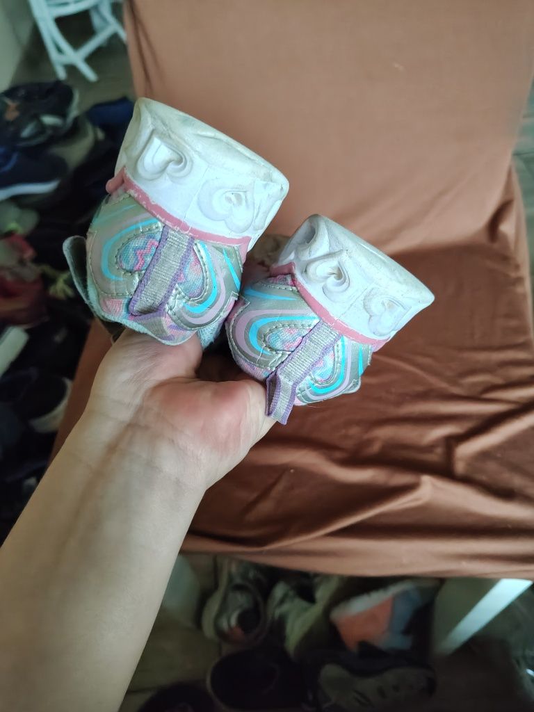 Skechers buty dziecięce 30