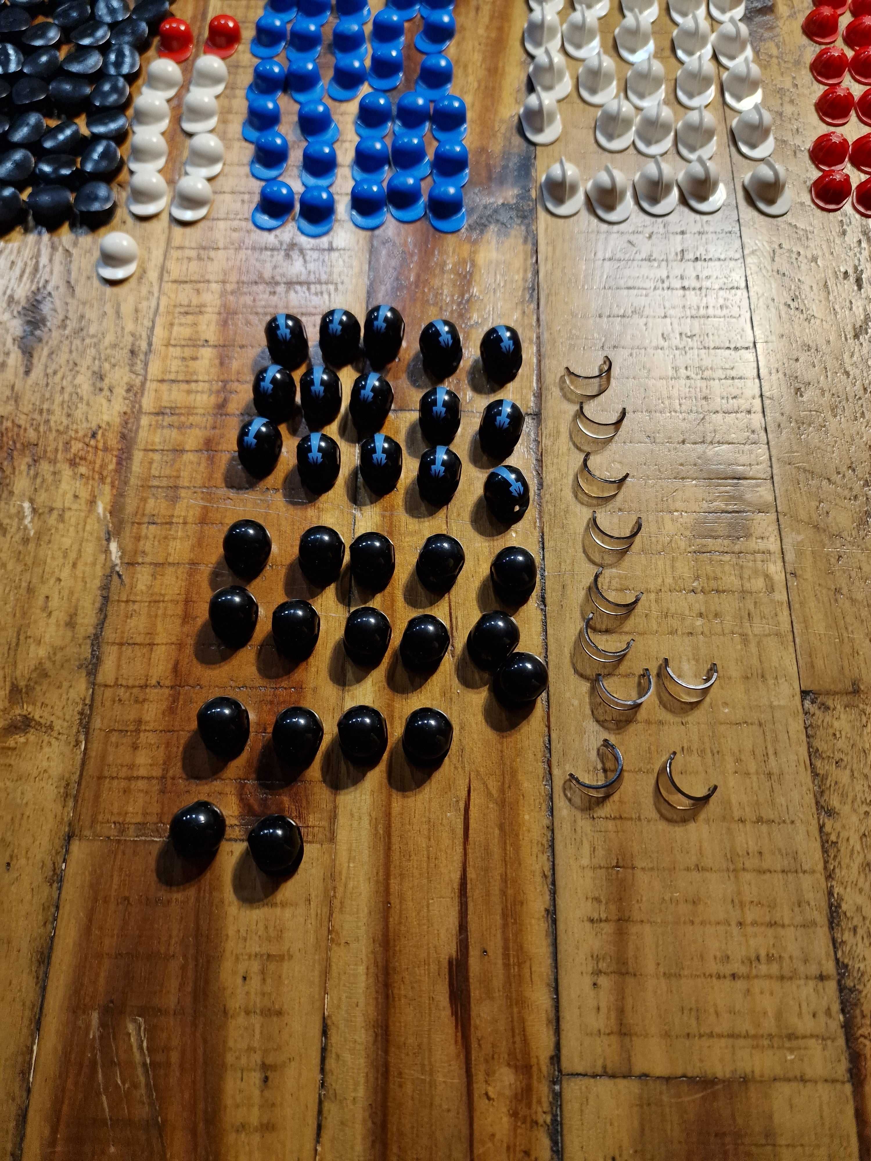 Zestaw klocków LEGO główki kaski czapki drobne ponad 800 elementów