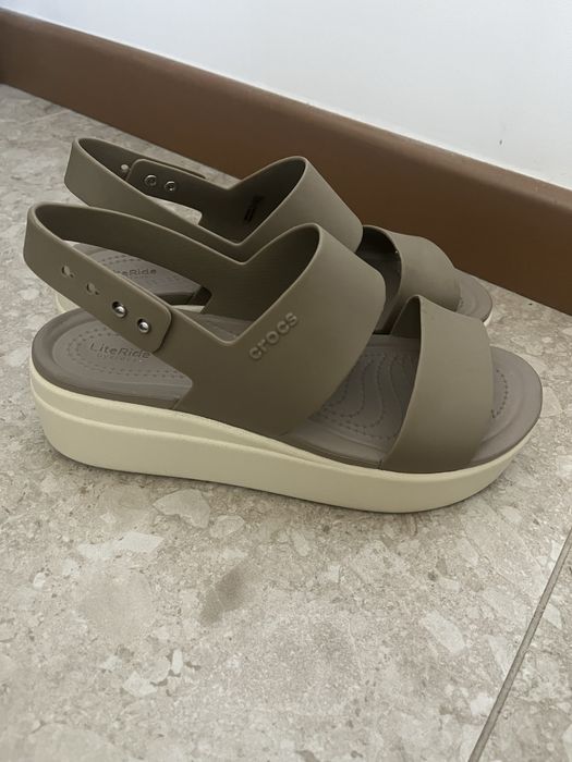 Босоніжки жіночі Crocs