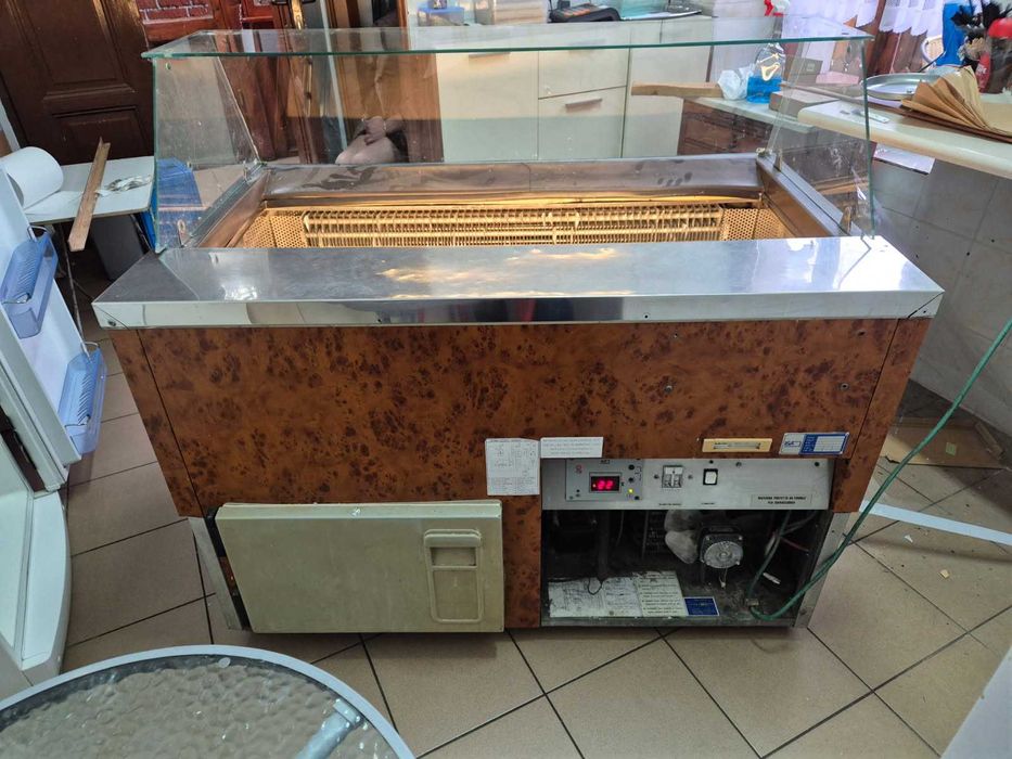 Witryna do sprzedaży lodów gałkowych