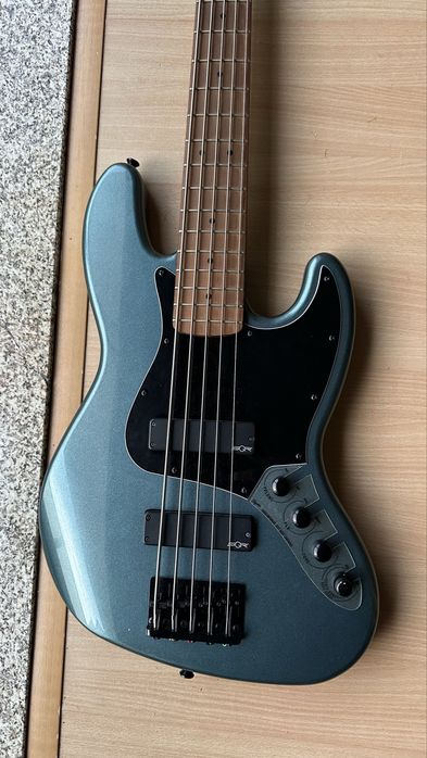 Baixo Squier Contemporary 5 cordas