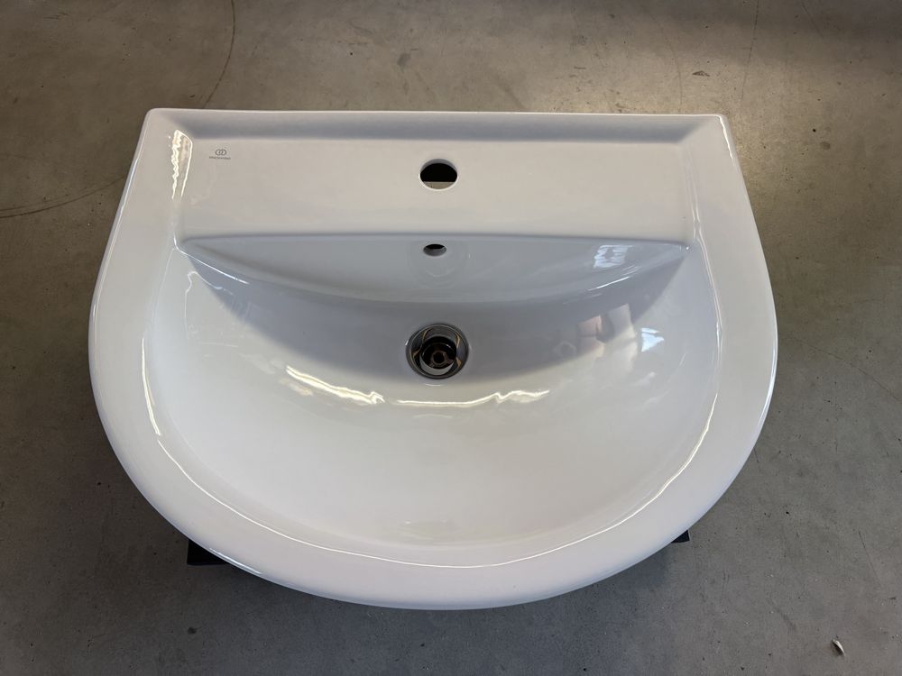 Umywalka 60cm z korkiem