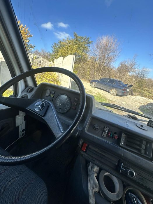 Грузо-пасажир Mercedes- Benz 208D