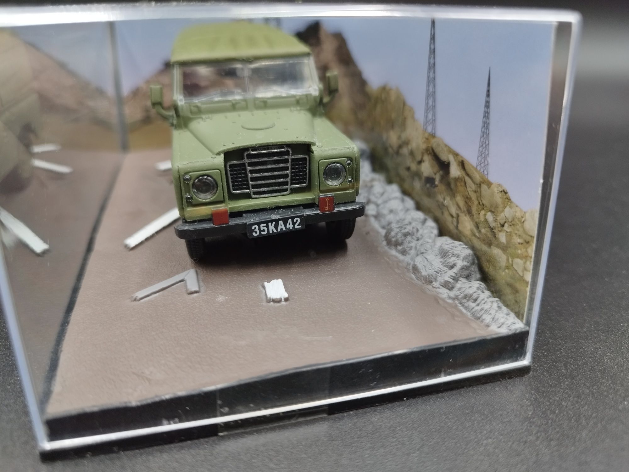 1:43 Altaya Land Rover Series 3 James Bond 007 model