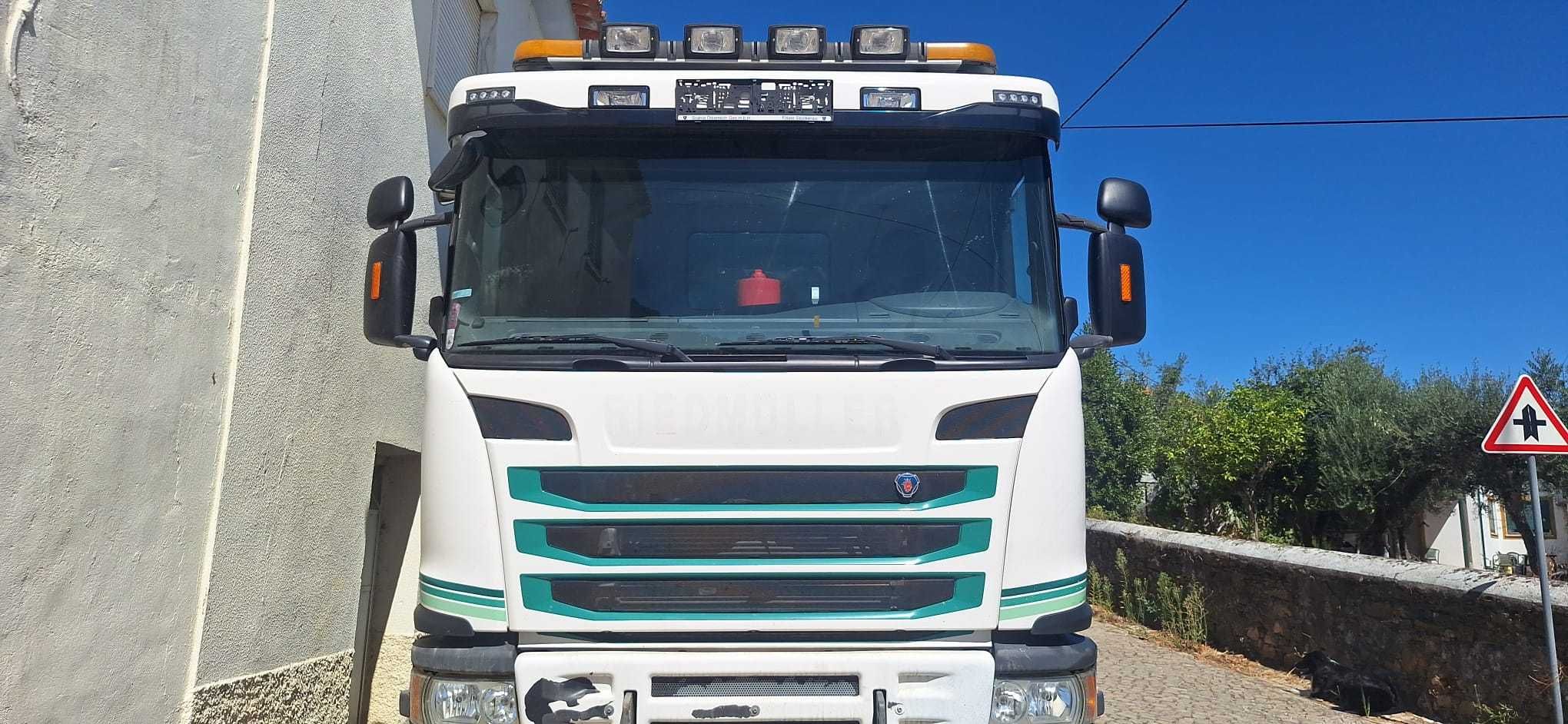 scanea G410 8*4 basculant de 17 m3 ano 2018 apenas 316000klm como nova