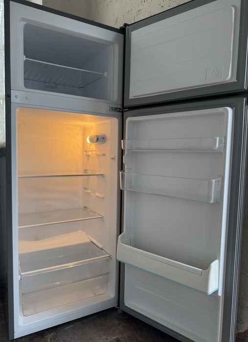 Холодильник двокамерний