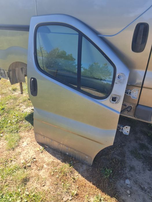 Drzwi prawe mechanizm szyba vivaro trafic 2008 .