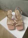 Nowe sandaly na obcasie