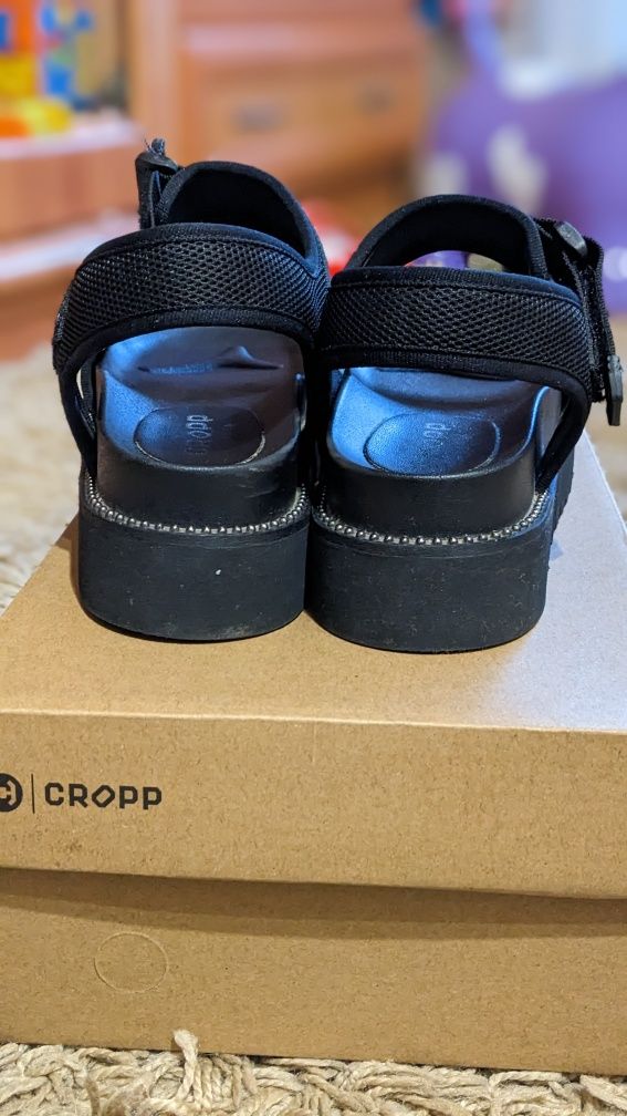 Продам женские босоножки Gropp