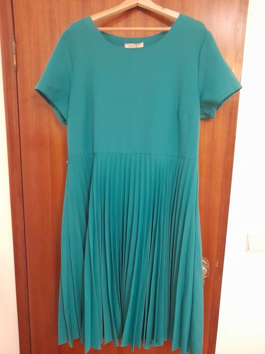 Vestido midi azul esverdeado com casaquinho a combinar