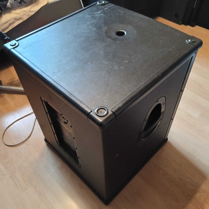 Subwoofer aktywny BEHRINGER EUROLIVE B1800XP