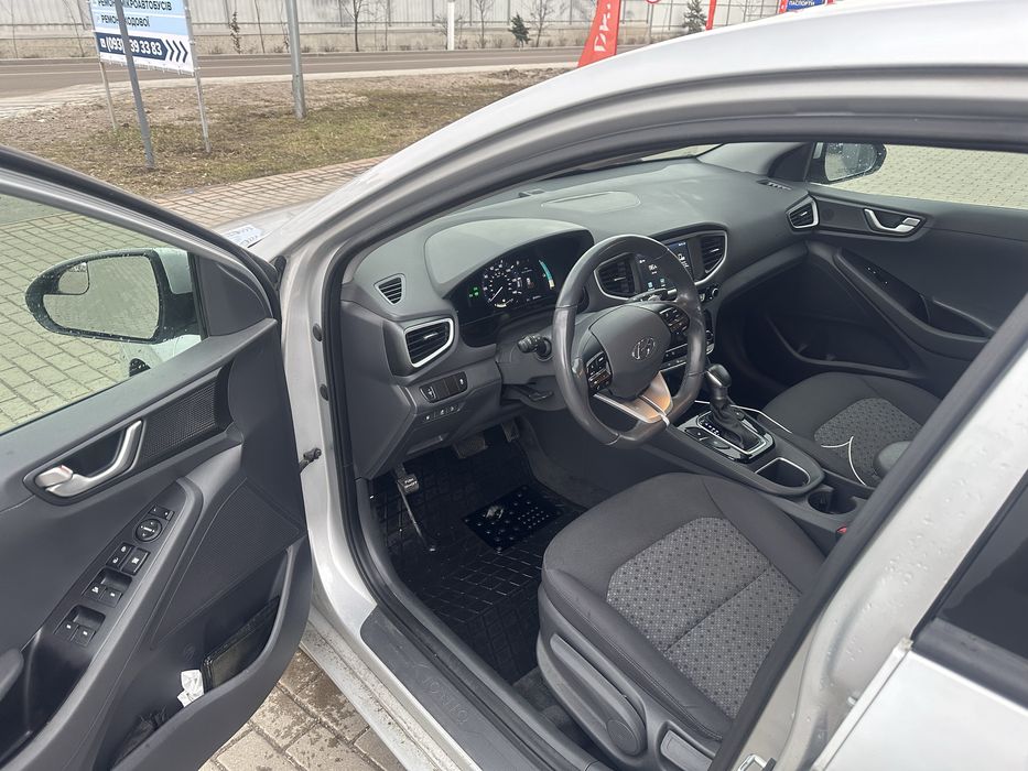 Hyundai ioniq plug-in hybrid