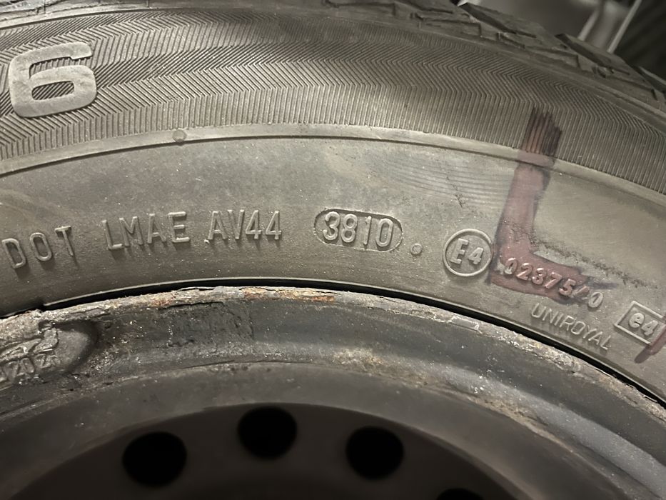 Sprzedam komplet 4 kół zimowych.  195/65 R15,  5x114.3,  DOT:3810