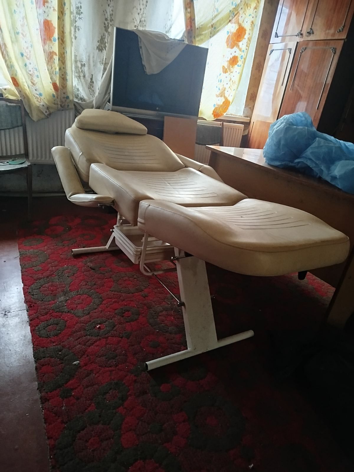 Продам косметологический стол б/у