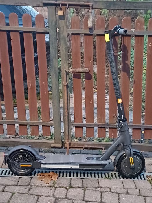 Mi Electric Scooter Essential