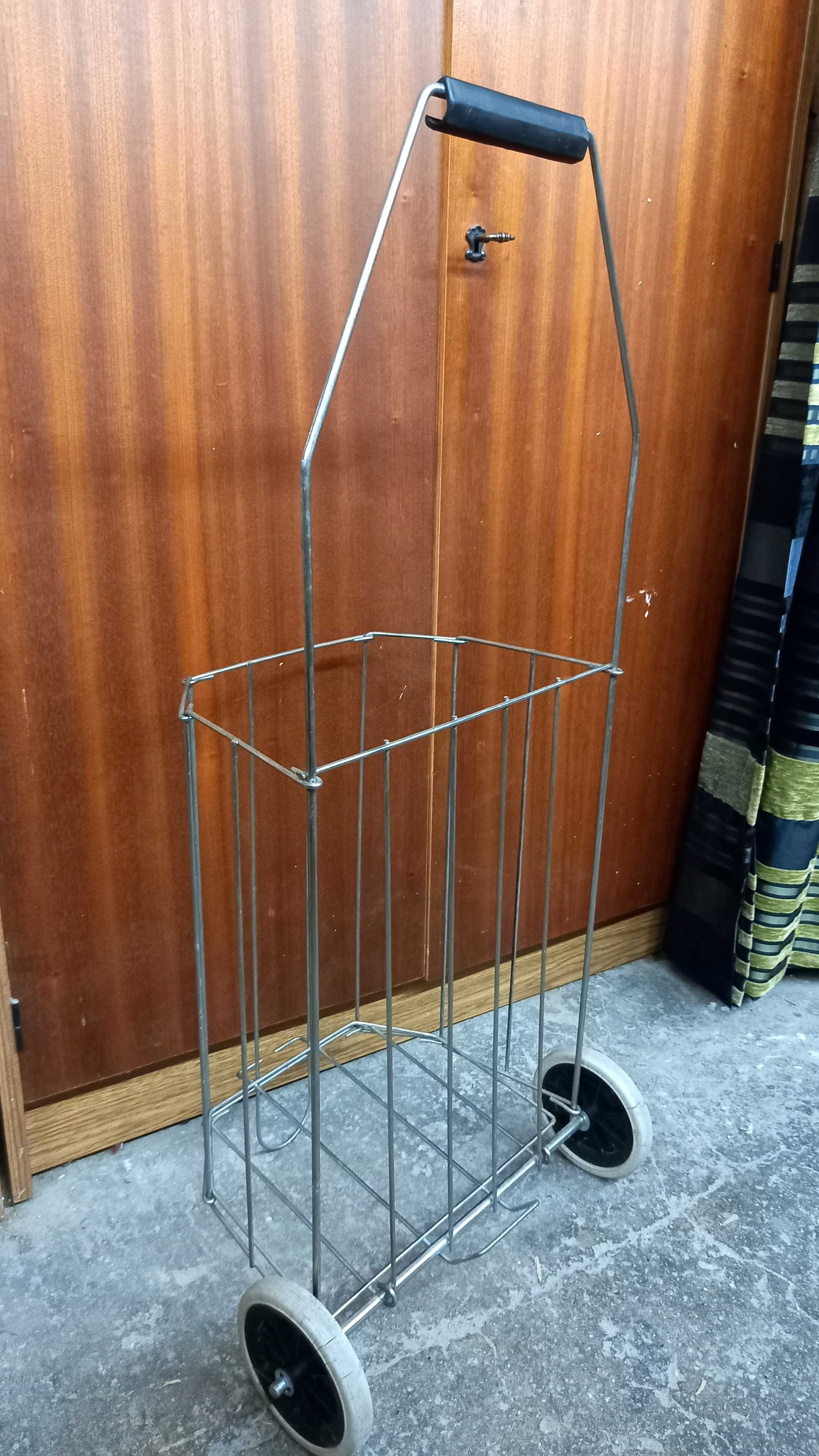 Koszyk na zakupy na kołach