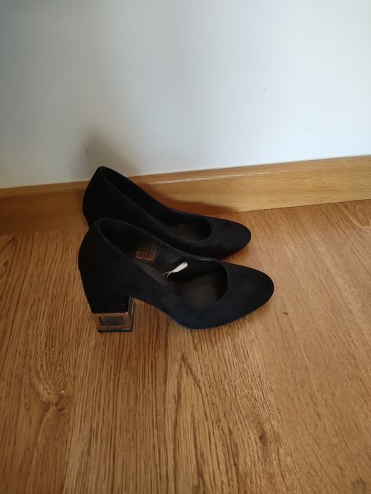 Sapatos com cunha pretos