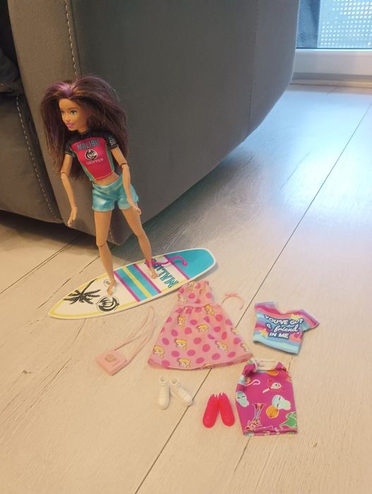 Barbi Skipper na desce plus ubranka , buty dla lalki tanio