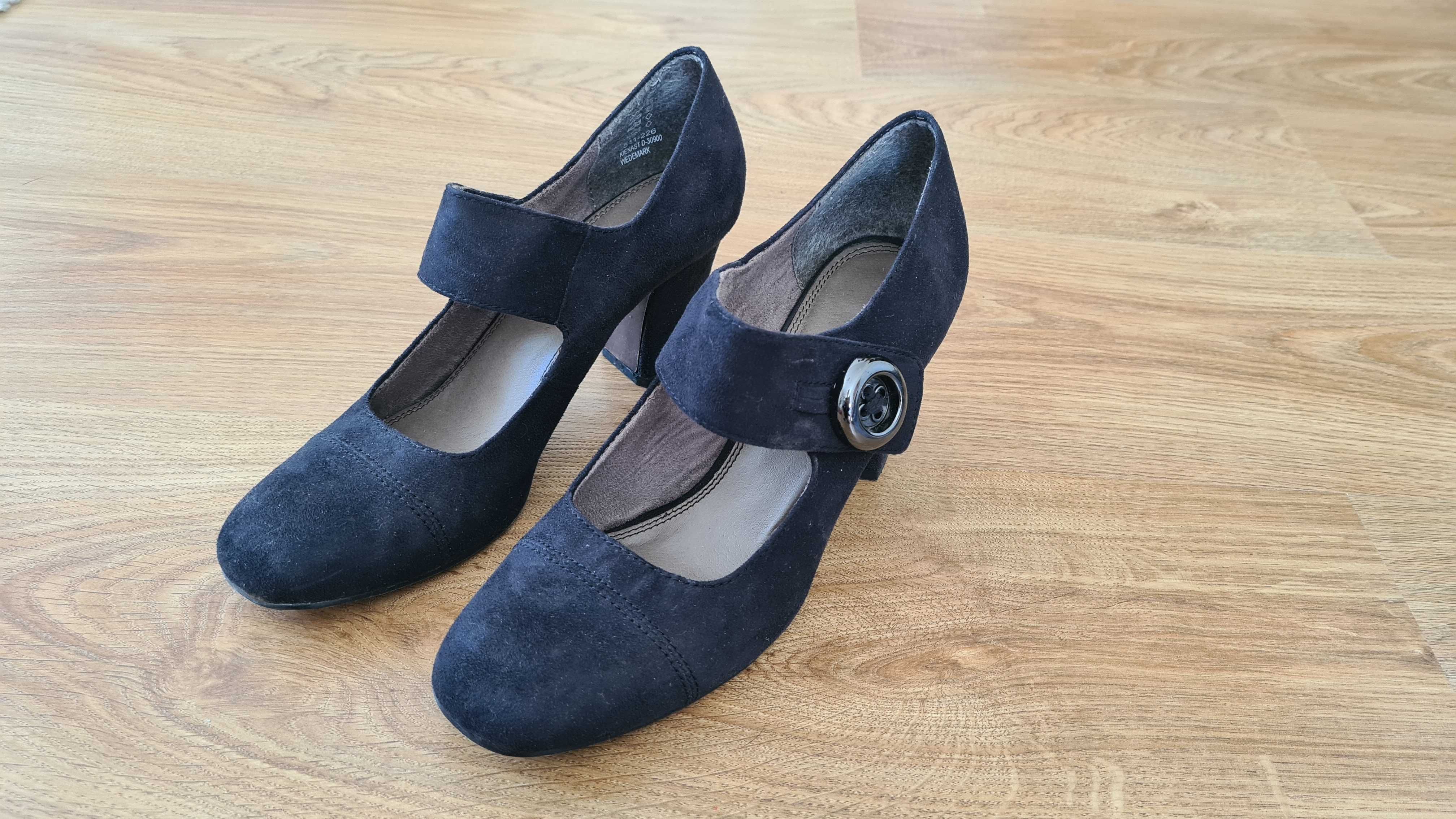 Czarne buty na wysokim obcasie 39