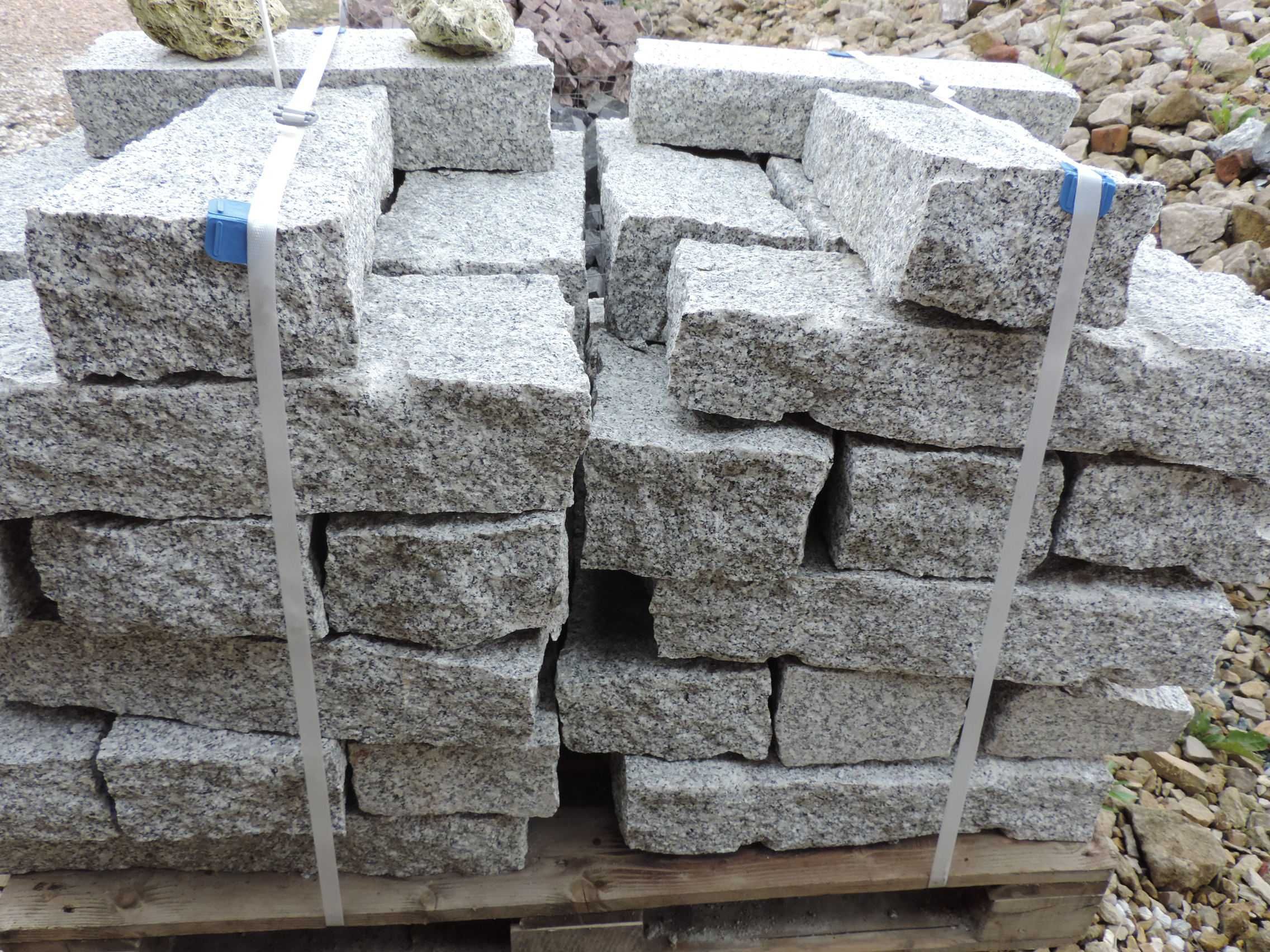 Opornik, Kamień murowy, bloczki granitowe, kostka granitowa, palisada