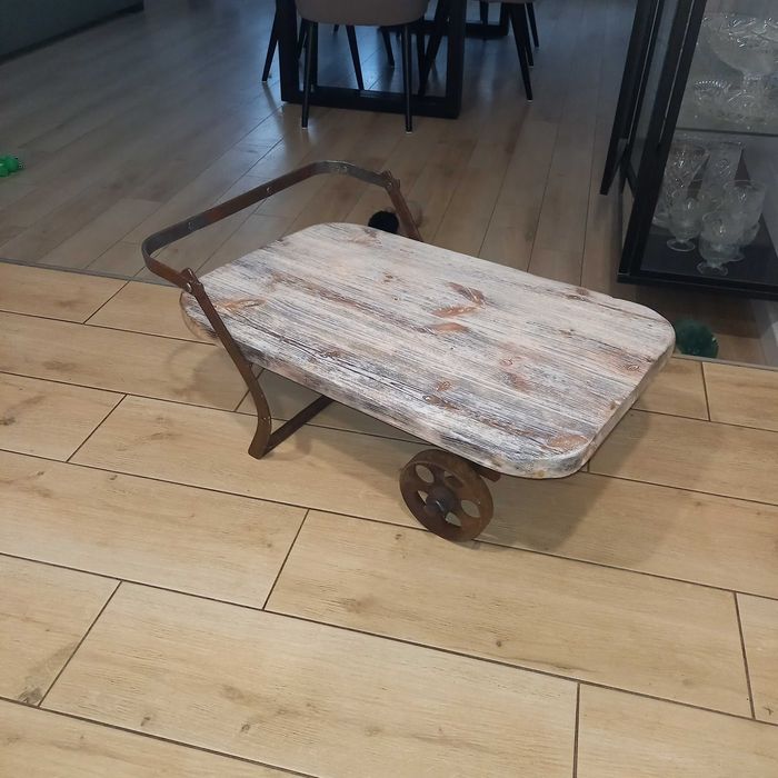 Stolik wykonany własnoręcznie.