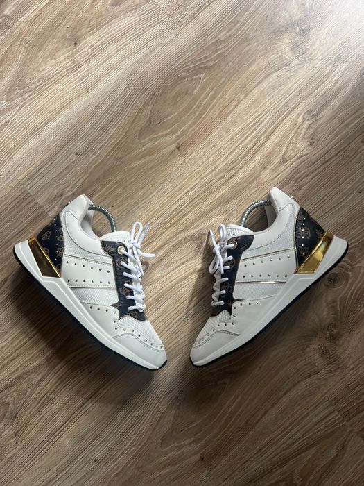 Жіночі оригінальні кроссівки Guess 39-40 розмір
