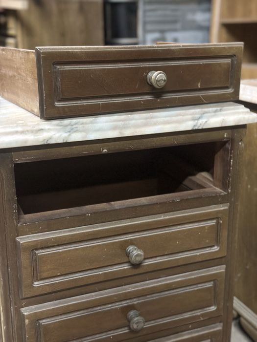 Mesas de cabeceira com mármore