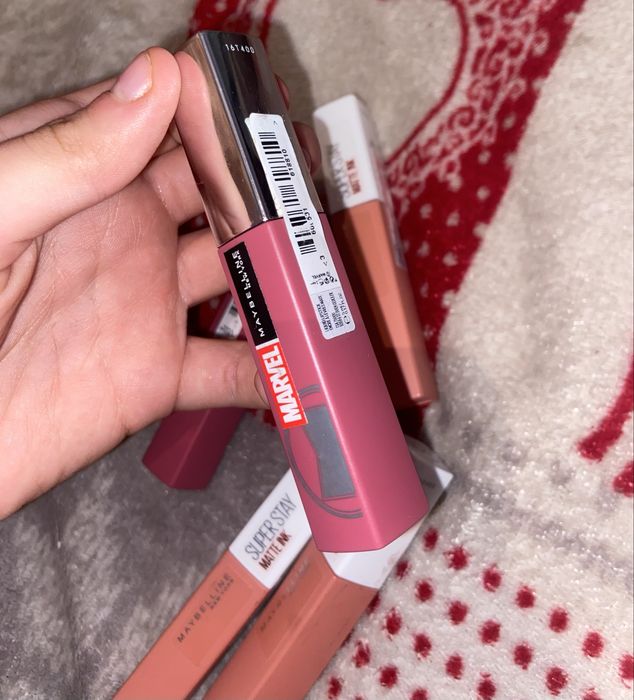 помада стійка Maybelline