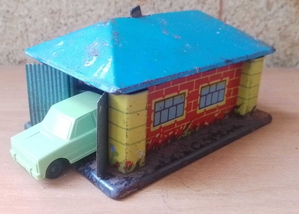 игрушка ссср гараж лмз