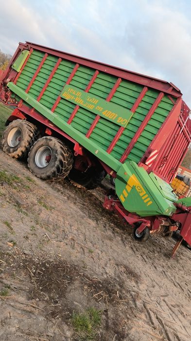 Przyczepa Samozbierająca Strautman Giga Vitesse 4001 Do