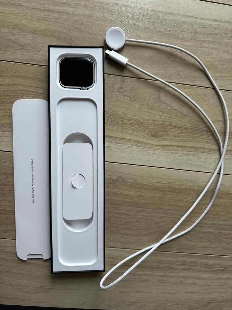 Smartwatch Apple Watch Nike SE GPS + Cellular 44mm (czarno-biały)