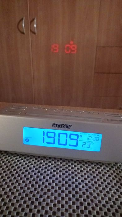 Радиочасы с проектором "Sony ICF-C717PJ"