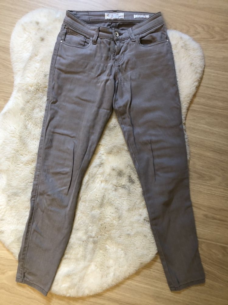 Spodnie damskie jeans skunny 25 xs 34 Guess szare ze streczem